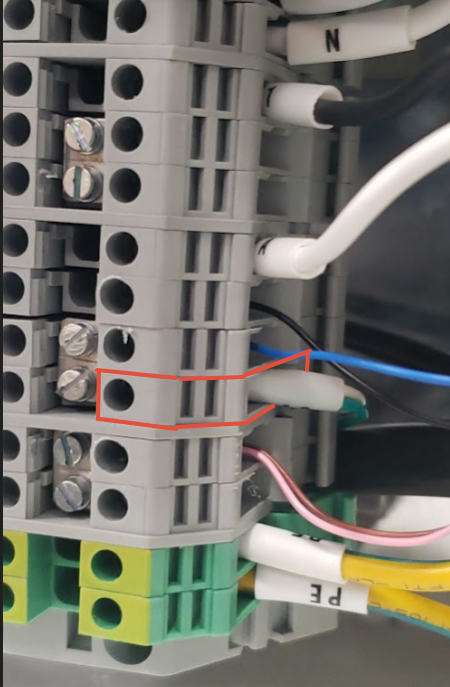White and green wires from COM1 and V- connected to terminal block right side position 5