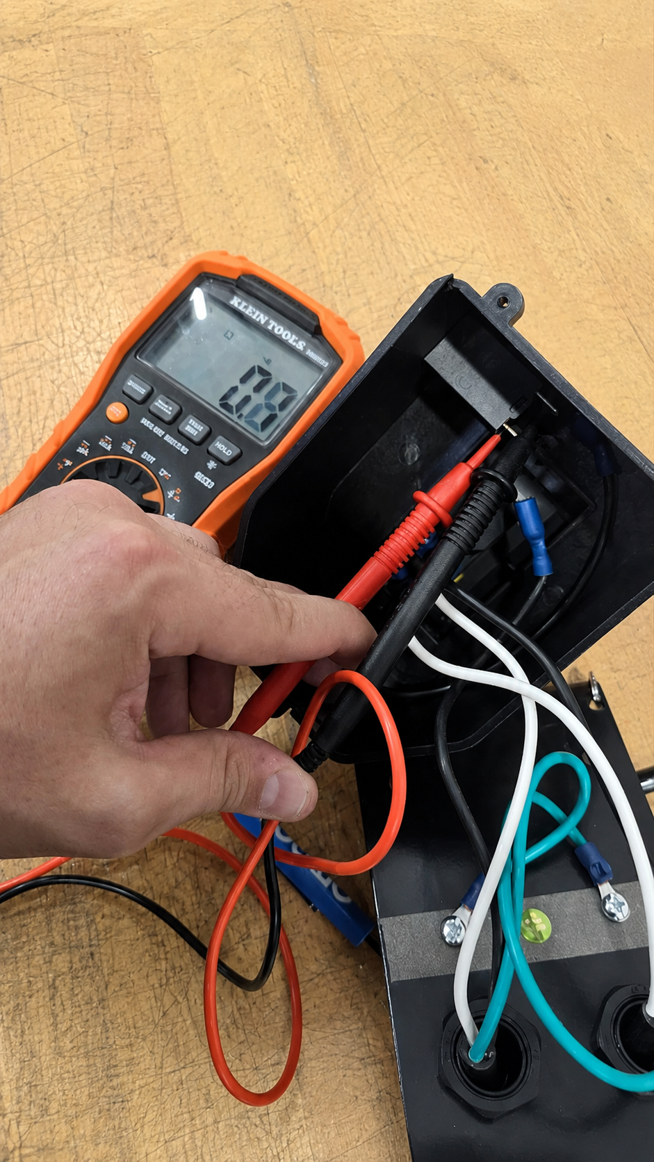 Circuit breaker continuity test