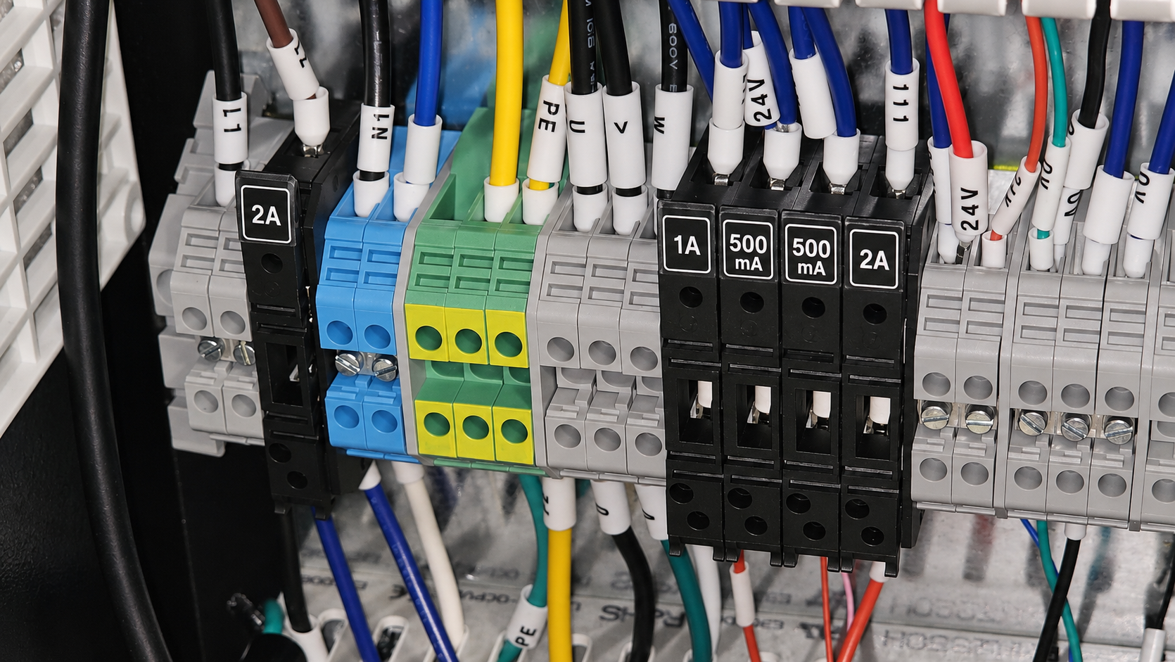 G-700 Pro fuse holder locations — left to right: 2A, 1A, 500mA, 500mA, 2A