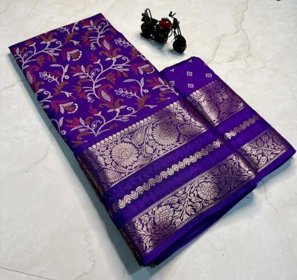 Super Hit Flower Special Pure Candy Cotton Silk Saree(Levender)