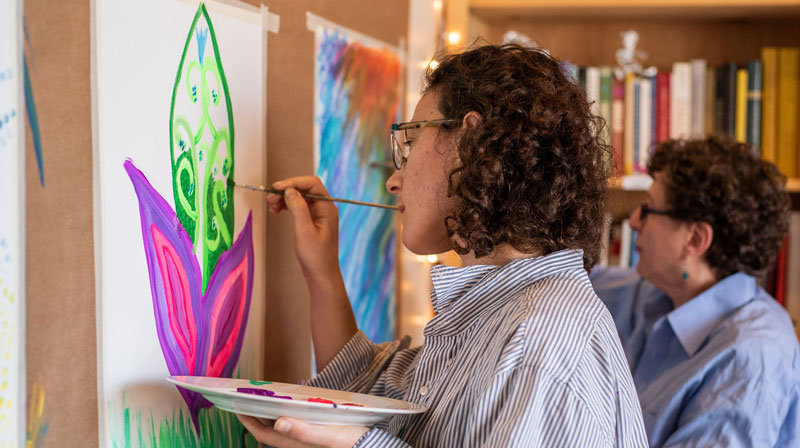 student painting