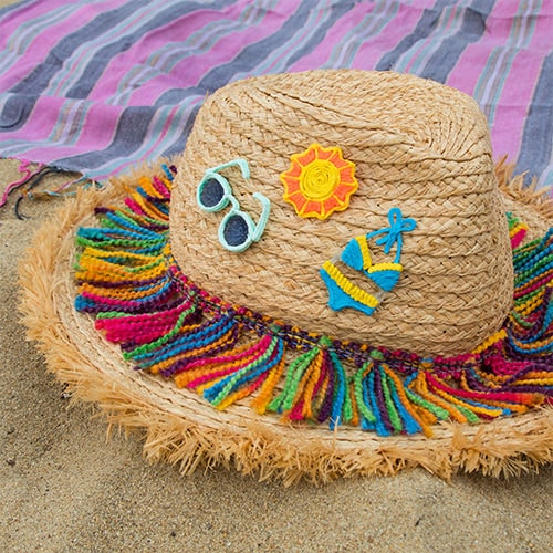 Colorful 3D pen art: Giraffe hat, scarf, sunglasses on beach. | 3D Pen Template Stencil