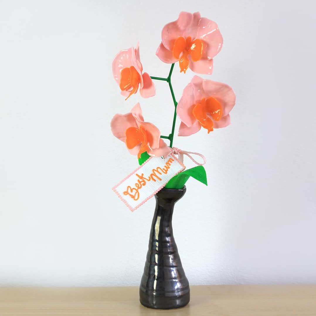 3D pen's black vase with filament strands flowers on table | stencil