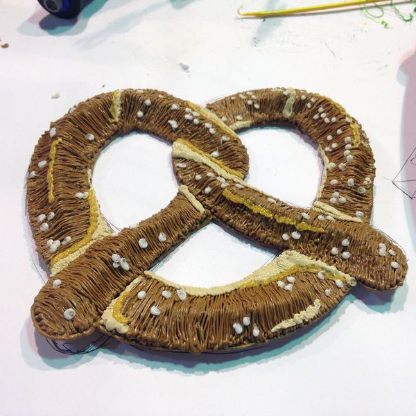 3Doodler Pretzel: Chocolate & Filament Strands with White Dots | stencil