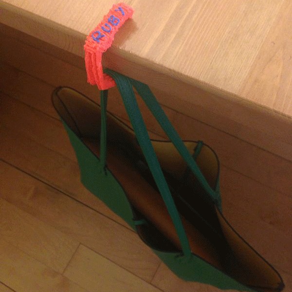 Green bag with 3D pen strands. | stencil