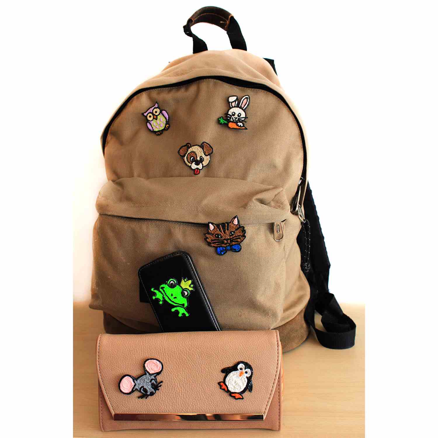 Creative 3D pen art featuring animals, backpack, cell phone, and wallet. | stencil