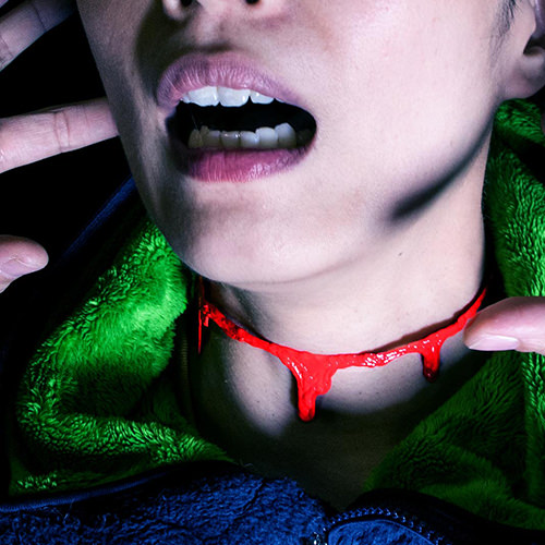3D pen art: Slit throat woman with red collar and green jacket | stencil
