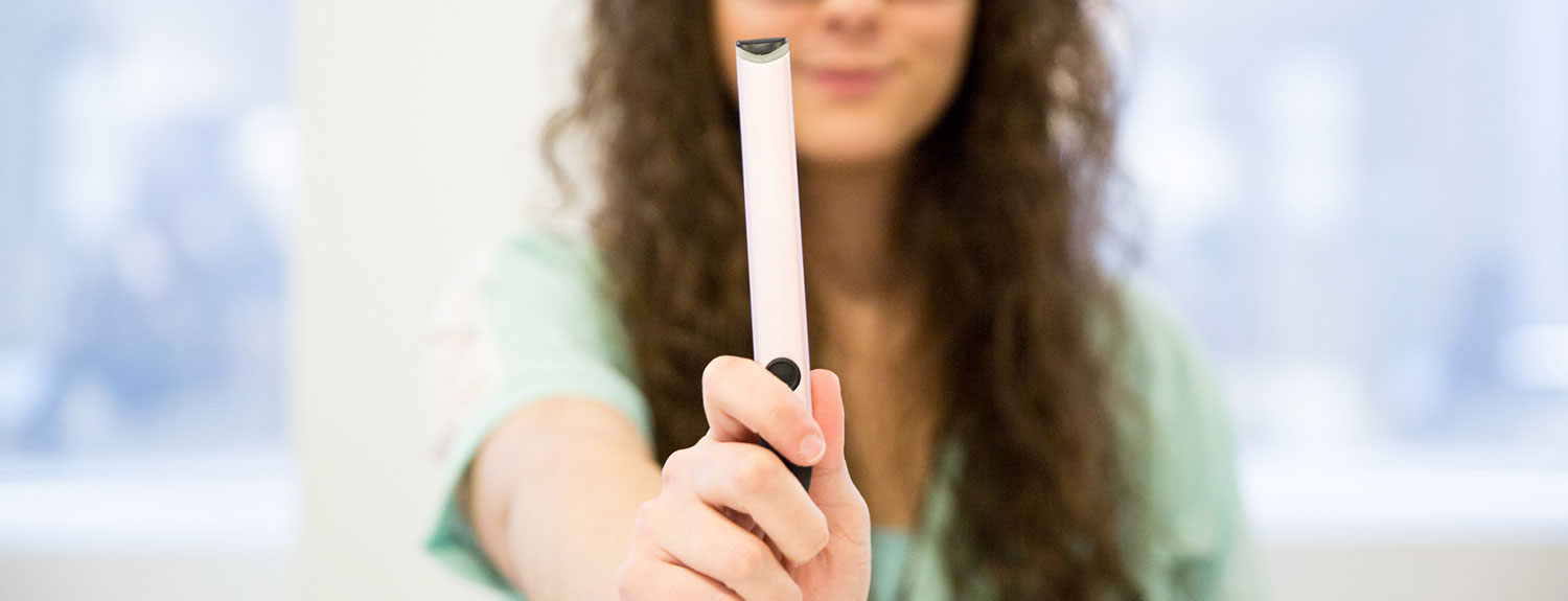 3D pen art: Woman holding toothbrush