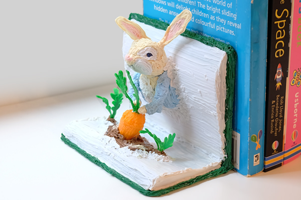 3D pen art: Bookend with rabbit and carrot