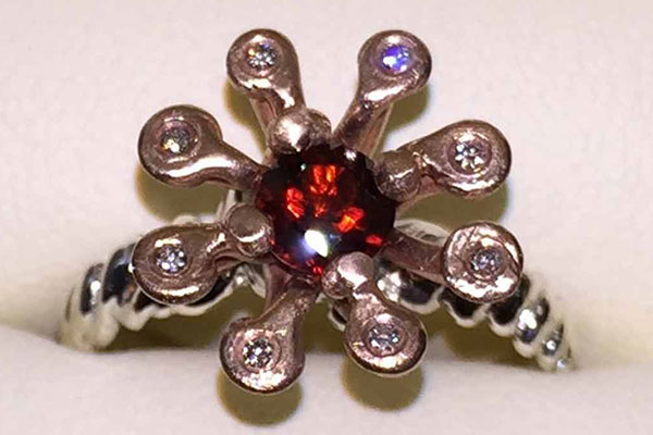 The 3Doodler Creates the World’s First Solid Gold Doodles