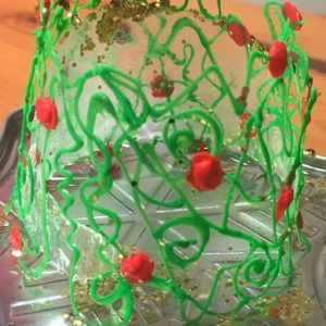 3D pen art: Cake with green icing and red flowers