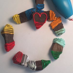 Heart-shaped cookie with string, 3D pen art