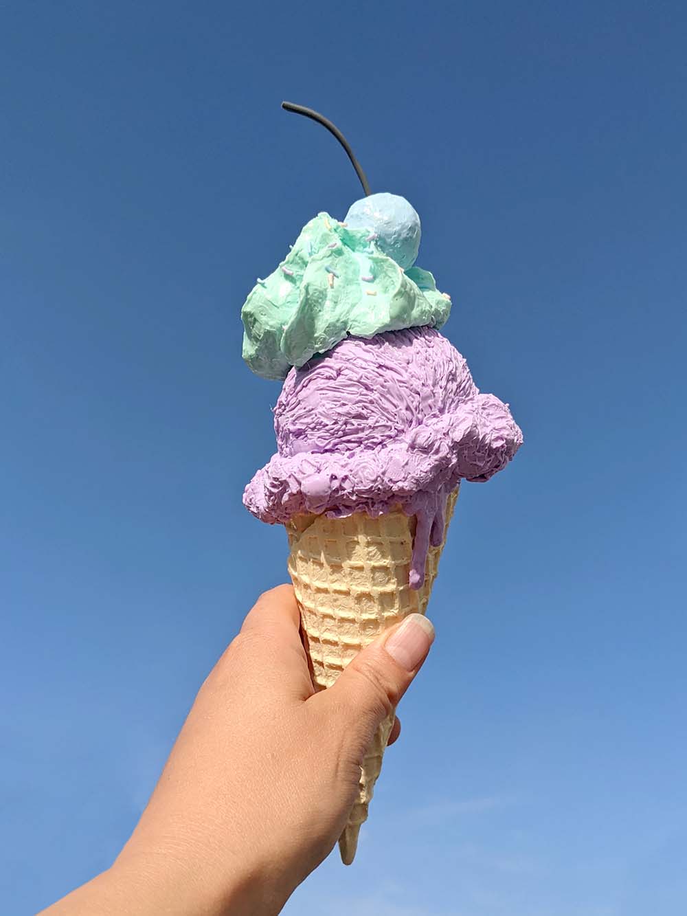 Purple and green ice cream 3D pen art held by someone - Original C Ed D D C Bde E Fa Pxl.