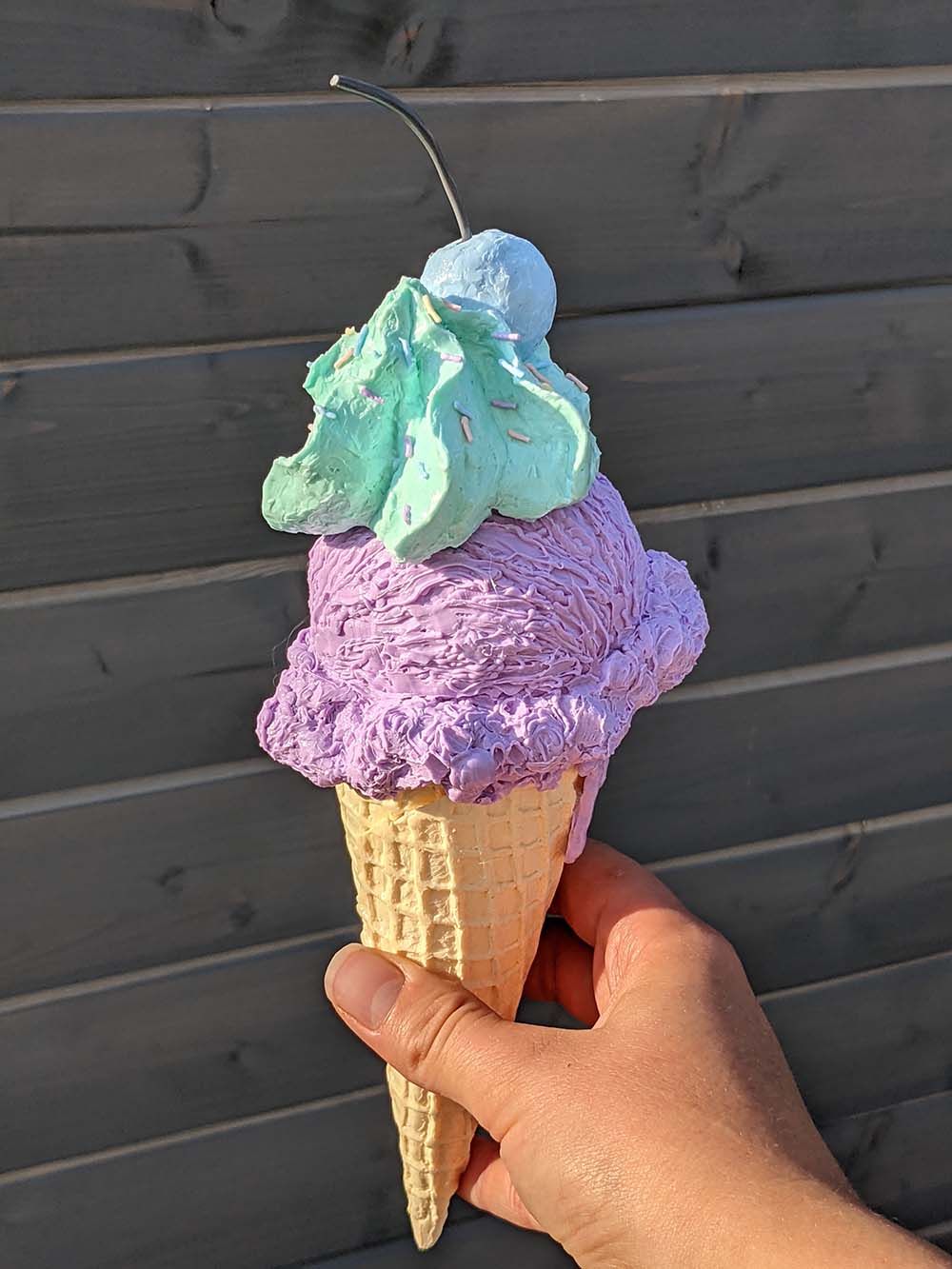 3D pen art: Person holding colorful ice cream cone