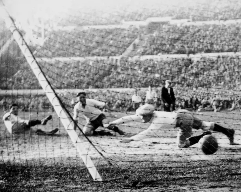 3D pen art of 1930 World Cup goalie with crowd watching