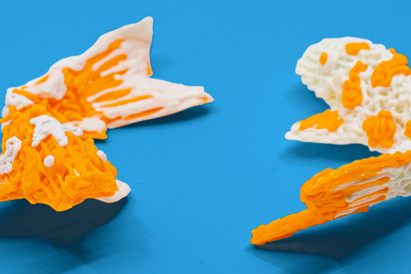 3Doodler pen creates filament fish sculptures on blue surface