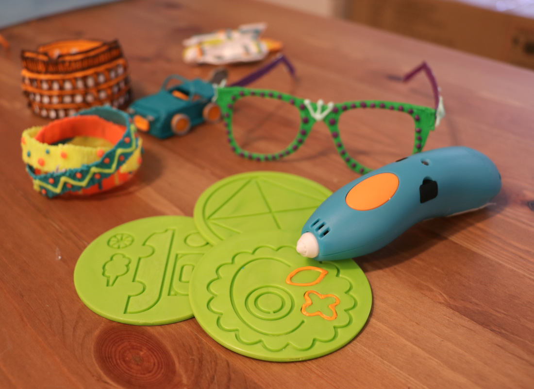 3D pen art: Toy mouse and car on table.