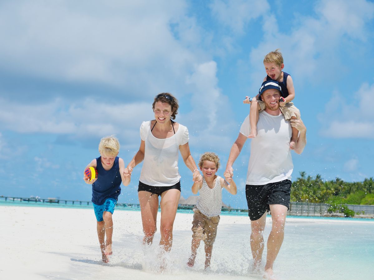 Где отдохнуть за границей осенью 2025 года: лучшие направления для российских туристов