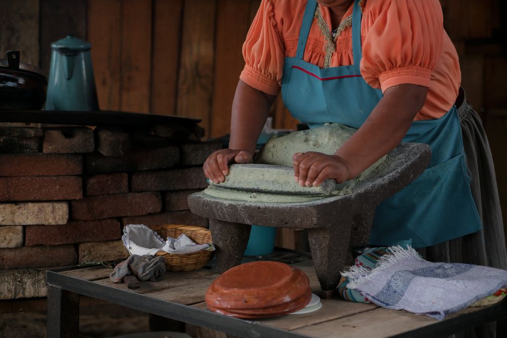 Molcajete y metate: todo sobre dos indispensables de la cocina mexicana