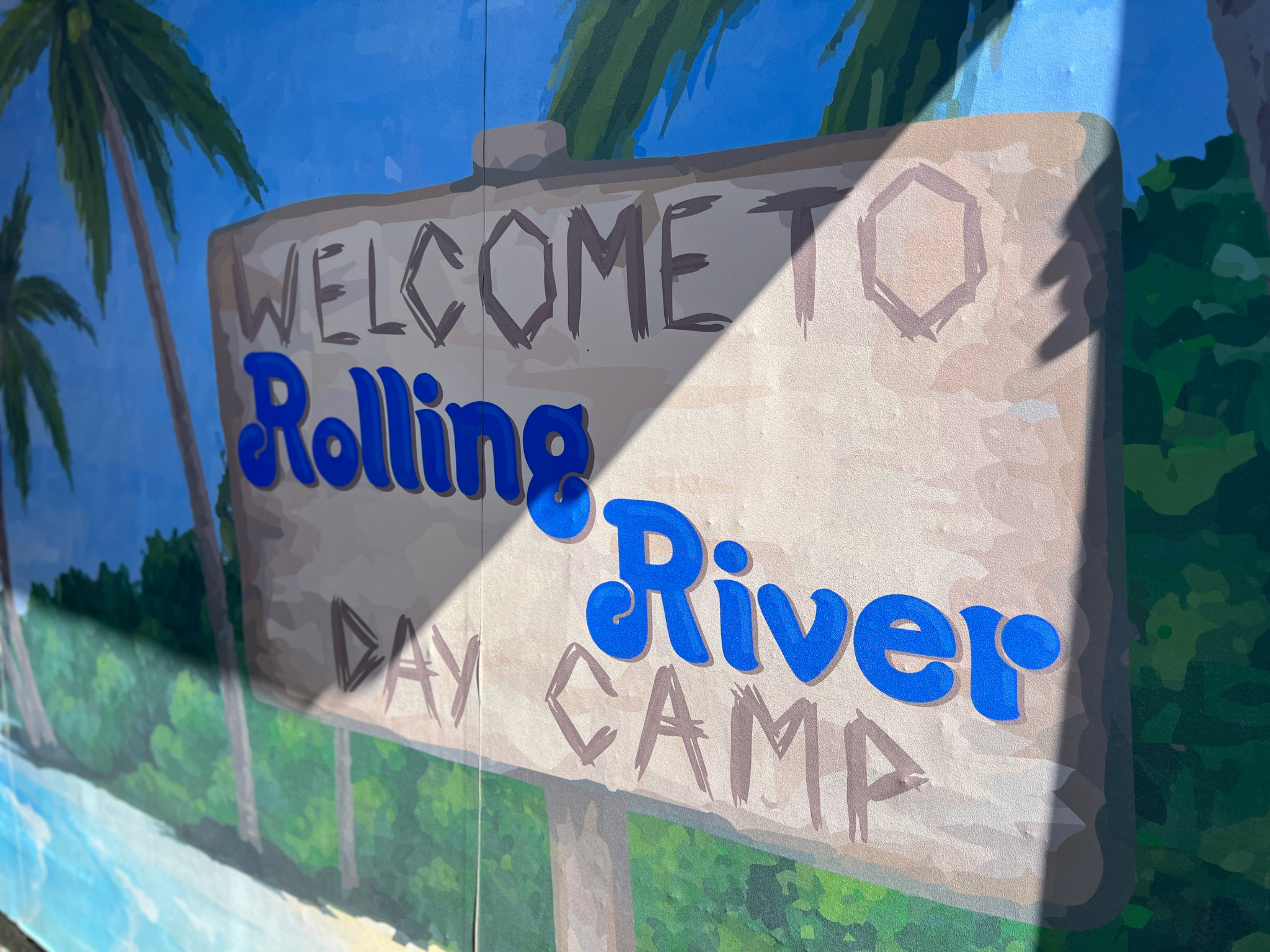 Welcome to Rolling River Day Camp sign.