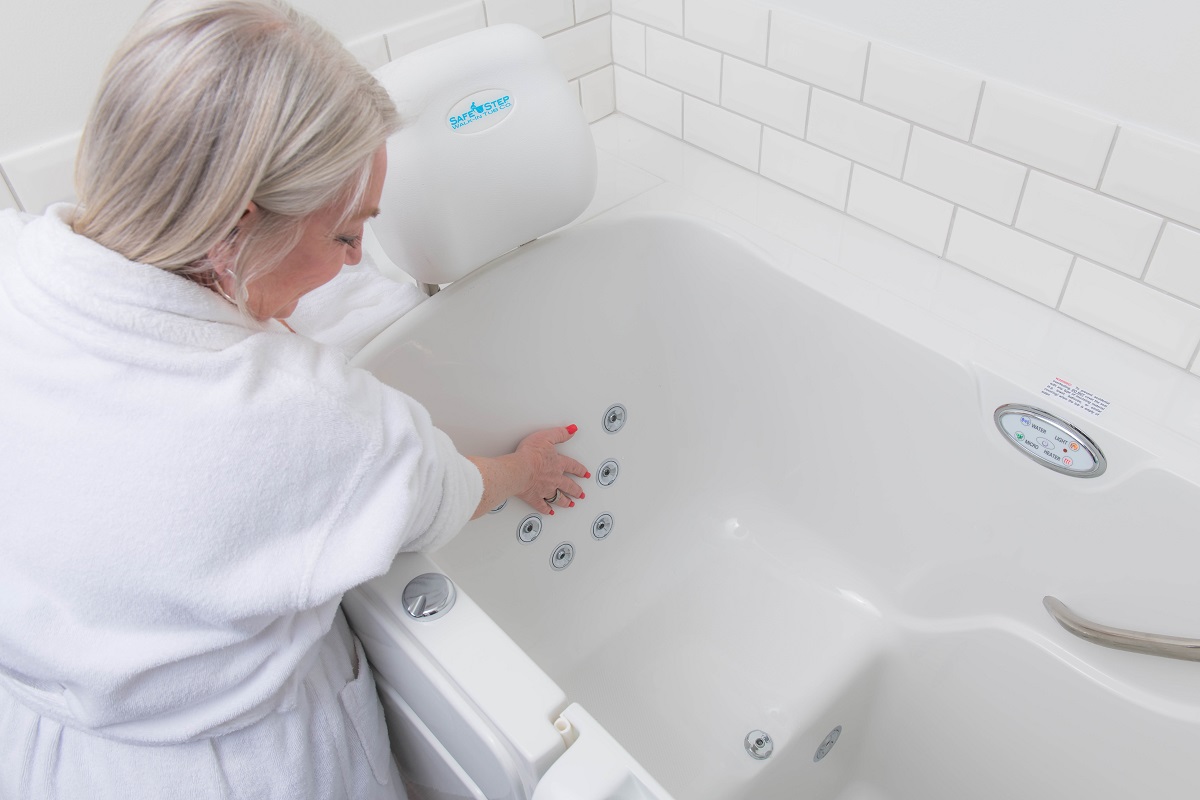 How Does a Walk in Tub Work? Safe Step Tubs