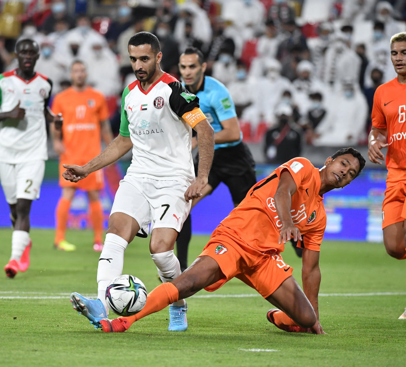 علي مبخوت في مباراة الجزيرة وبيري