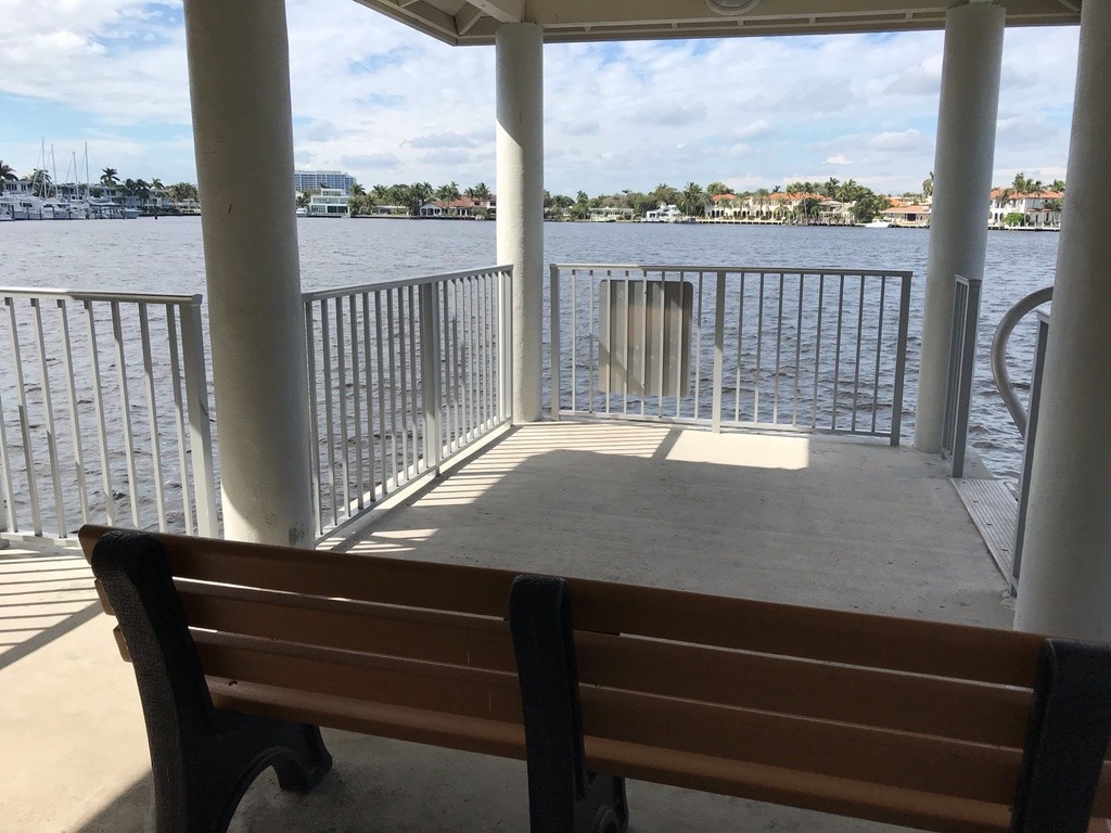Sunrise Bay (Hugh Taylor Birch State Park) in Fort Lauderdale