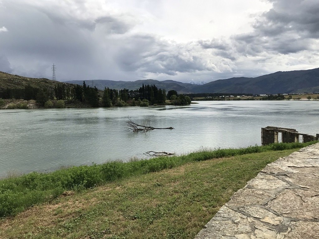 Lake Dunstan at Alpha Street