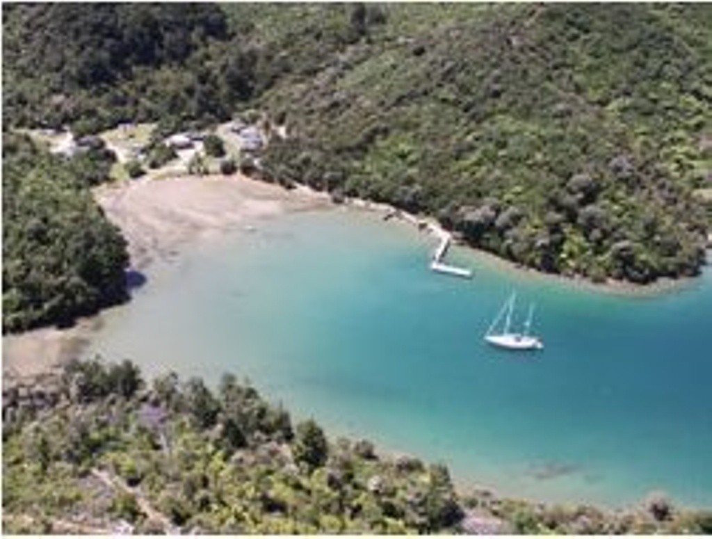 Mistletoe Bay at main beach