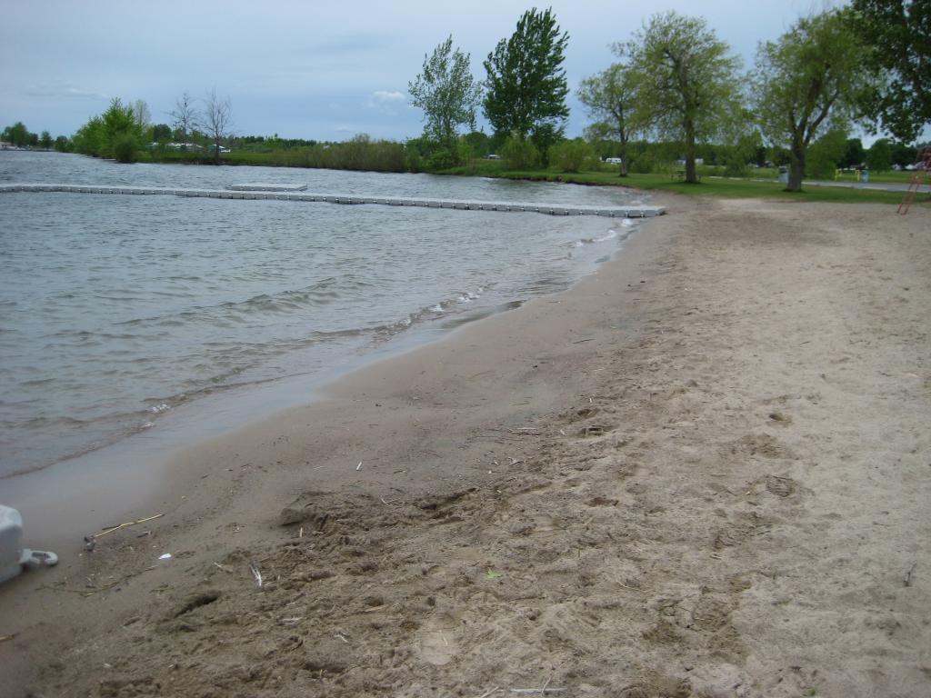 Plage Iroquois Beach Swim Guide