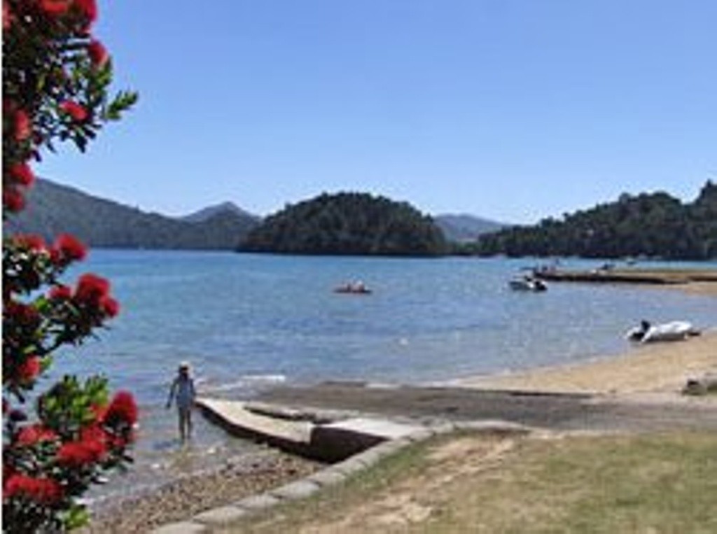 Ngakuta Bay at boat ramp