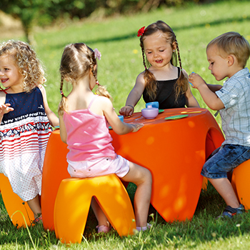 WESCO&reg; Flora Table and Chairs