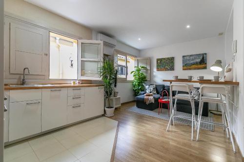 ImagenHomeAbroad Apartments - Plaza Mitjana 1