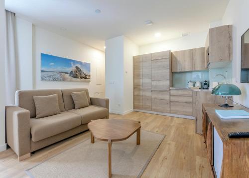 ImagenApartamentos de lujo EL MUSEO Living&Experience Club Arte contemporáneo y mobiliario de colección de los años 50 1