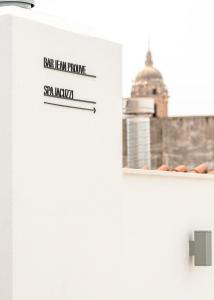 ImagenApartamentos de lujo EL MUSEO Living&Experience Club Arte contemporáneo y mobiliario de colección de los años 50 4