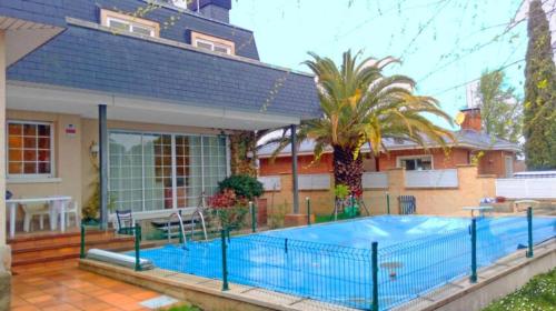 ImagenCASA REINA- Lujo View Pisina! Chalet independiente en Urb Valderrey Algete 1