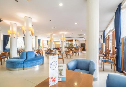 ImagenAluasun Lago Rojo - Adults recommended 1