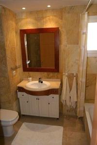 ImagenNydelig selveierleilighet med svømmebasseng, 18-hulls golfbane og dobbel garasjeplass. 7