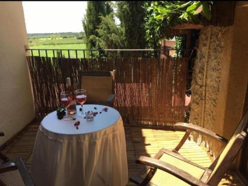 ImagenApartamentos Vino Tinto 1