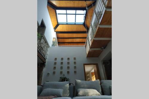 ImagenA CASA DO TRAGALUZ casa rural con restauración de diseño en Lugo 1