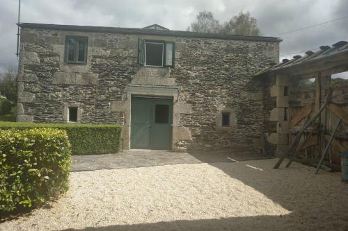 ImagenA CASA DO TRAGALUZ casa rural con restauración de diseño en Lugo 2