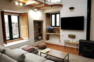 ImagenA CASA DO TRAGALUZ casa rural con restauración de diseño en Lugo 6