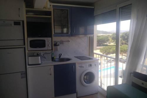 ImagenESTUDIO PRIMERA LÍNEA DE MAR CON PISCINA Y PÁRKING 1