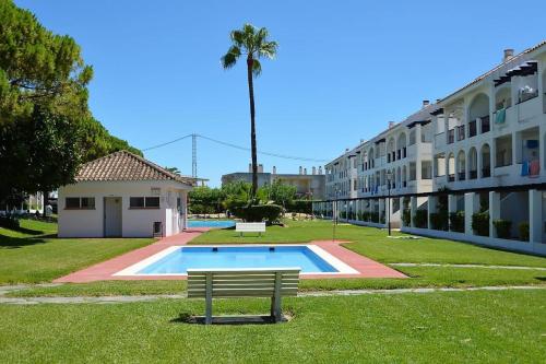 ImagenApartamento con terraza privada y piscinas 2
