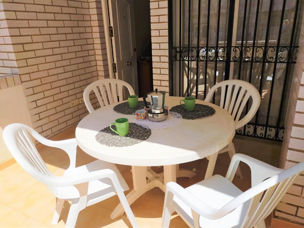 ACV - Marina Trebol I-2ª linea, planta baja, surimagen principal