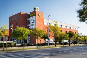 ImagenB&B Hotel Girona 3 4