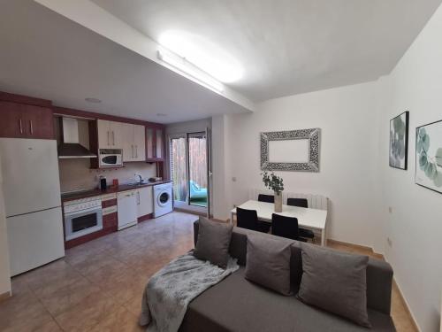 ImagenDos Torres Erebor - Jacuzzi y Netflix en la habitación - Terraza Chill out 2