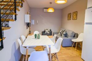 ImagenC - Apartamento moderno en El Torrico con piscina 4