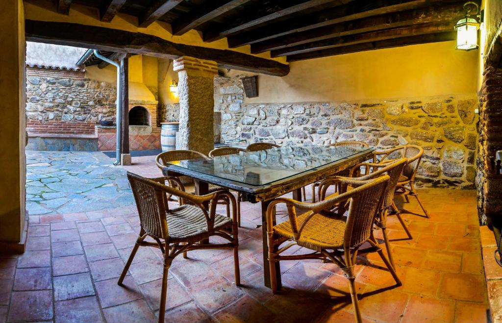 Casa rural con piscina 'El Charcón'imagen principal