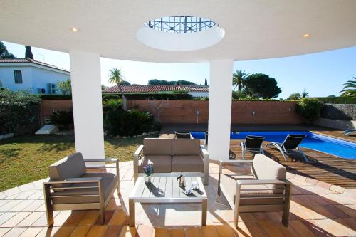 ImagenSantorini Planet Costa Dorada 1